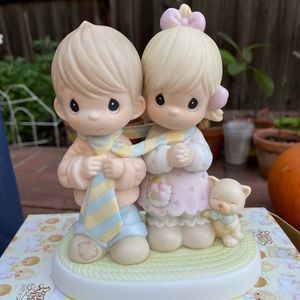 Precious Moments - Bless Be The Tie That Binds Us